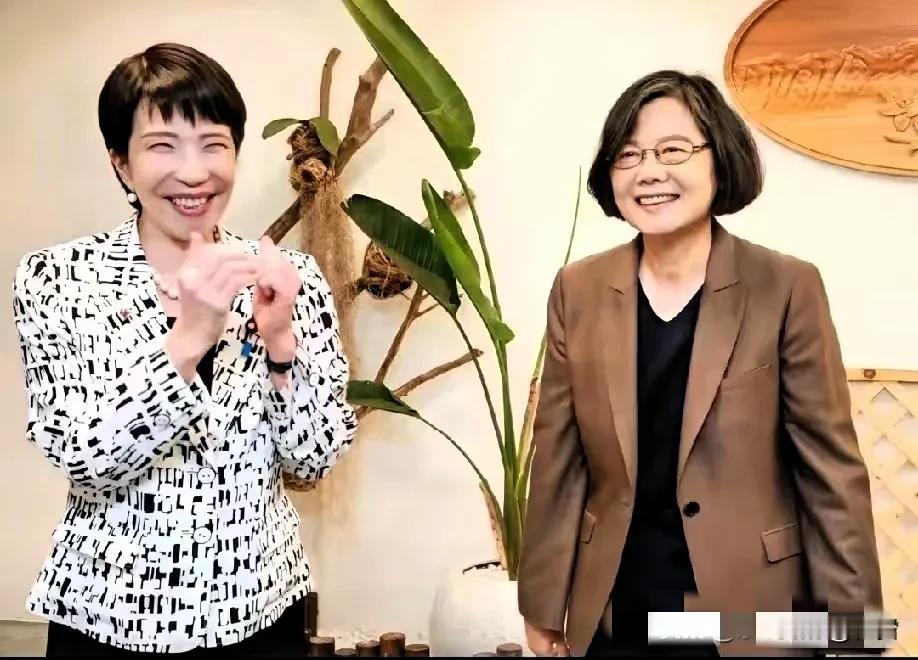 今天（2月9日），已卸任一年之久的蔡英文发文说：“高市首相，衷心祝贺你们取得这一