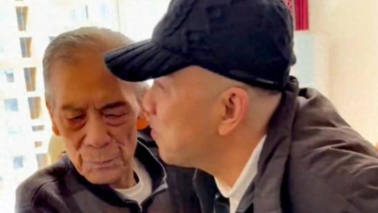 杨议没去葬礼。
全网炸了。
戏比天大，他咬死这句。
侯门深似海，民间艺人止步。