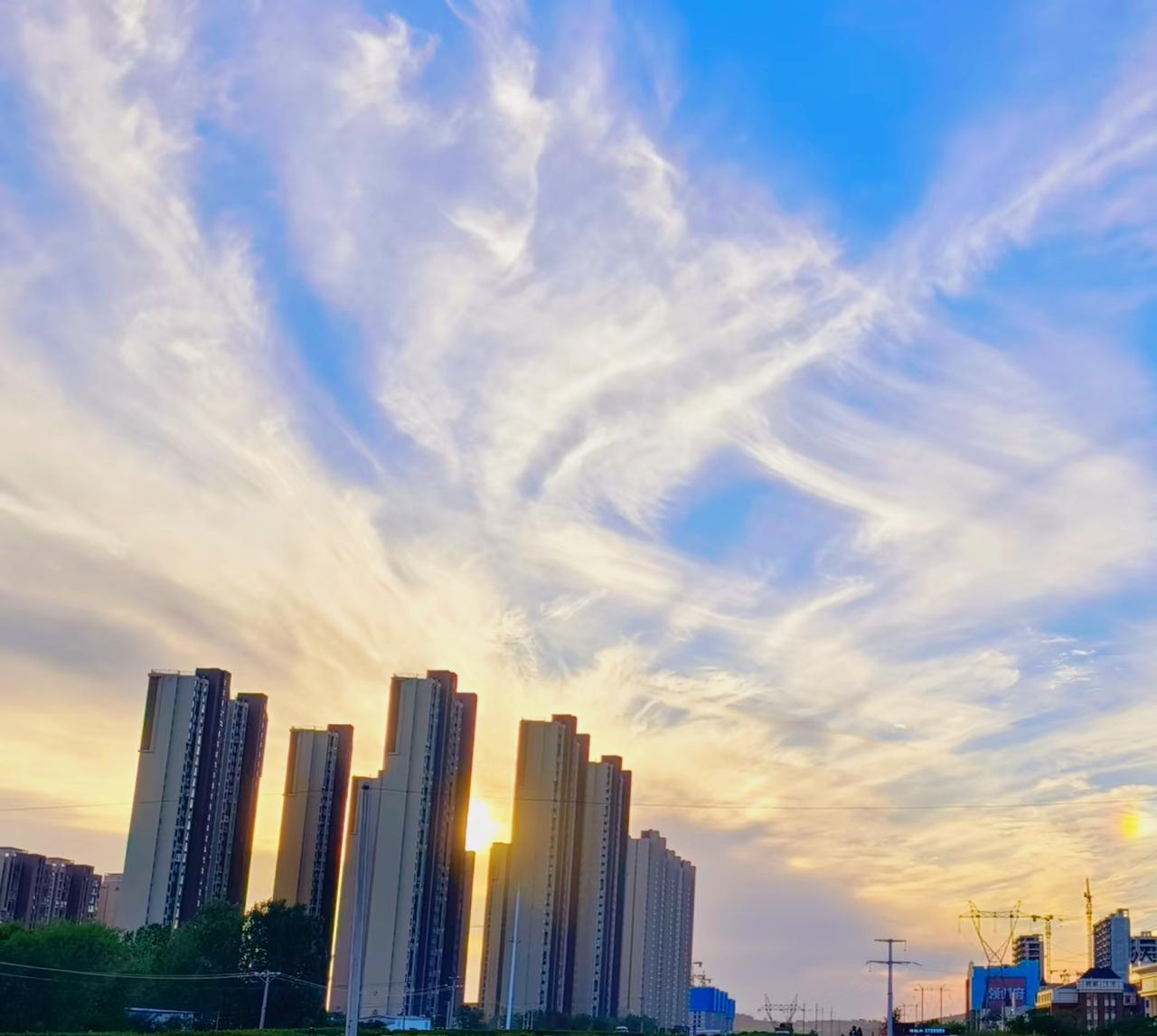 我们办公室新来的实习生小刘，让我看到了一年前的自己。
上周开会，他有个绝佳的点子