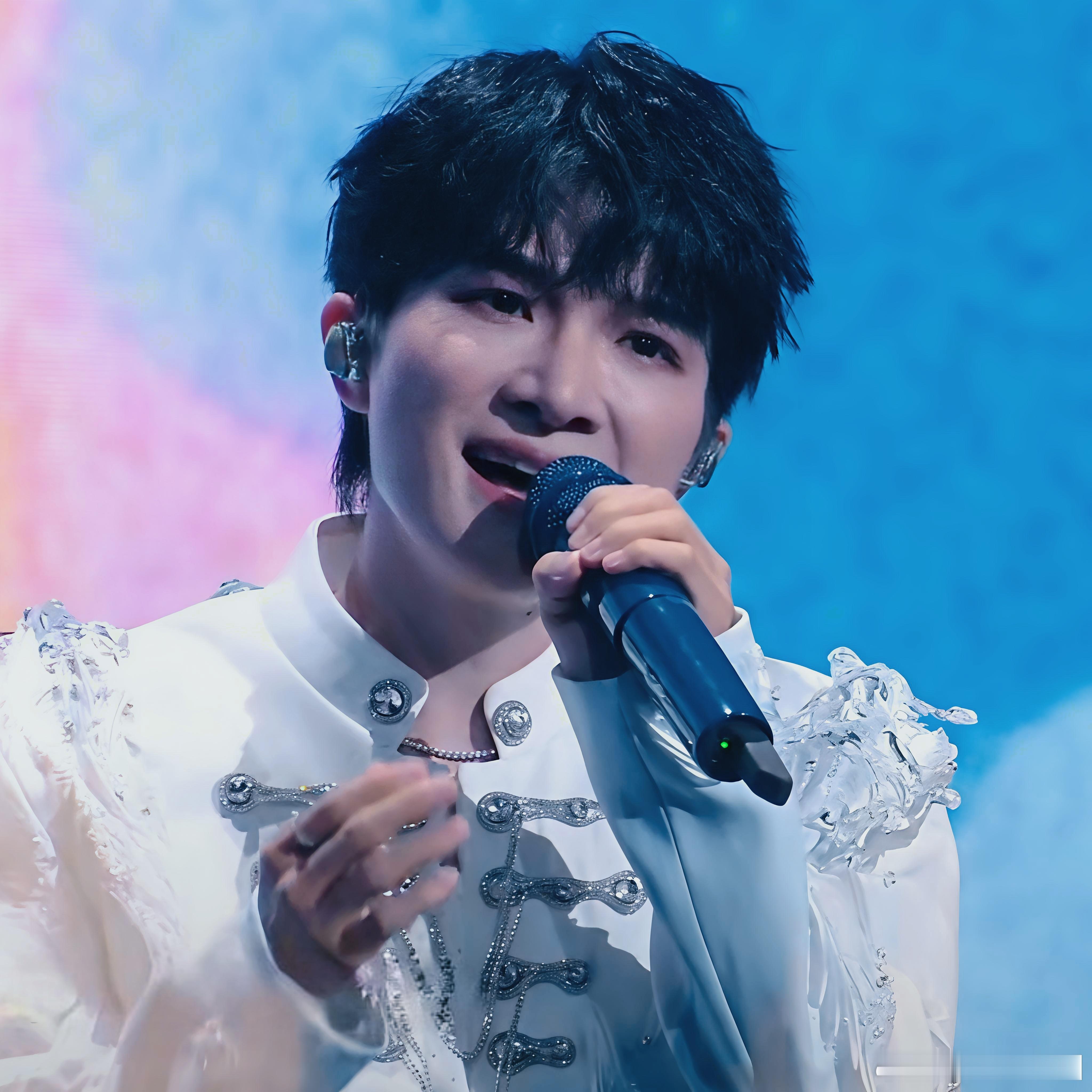周深 ✨️周深两场演唱会带动周边消费近3亿 ✨️周深2026深深的巡回演唱会 【