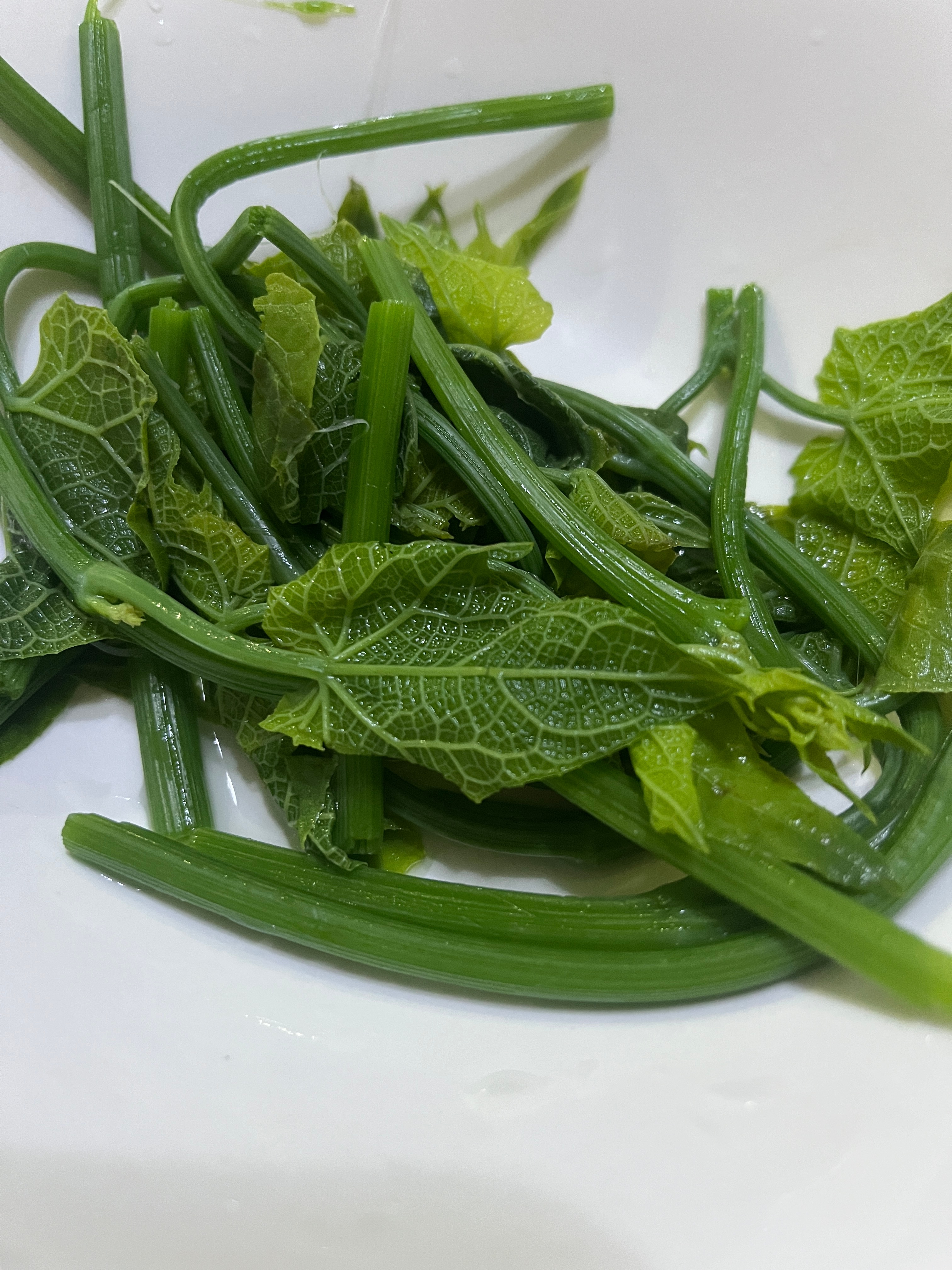 这个菜吧水捞也好吃但我还是喜欢吃蒜泥炒的 ​​​