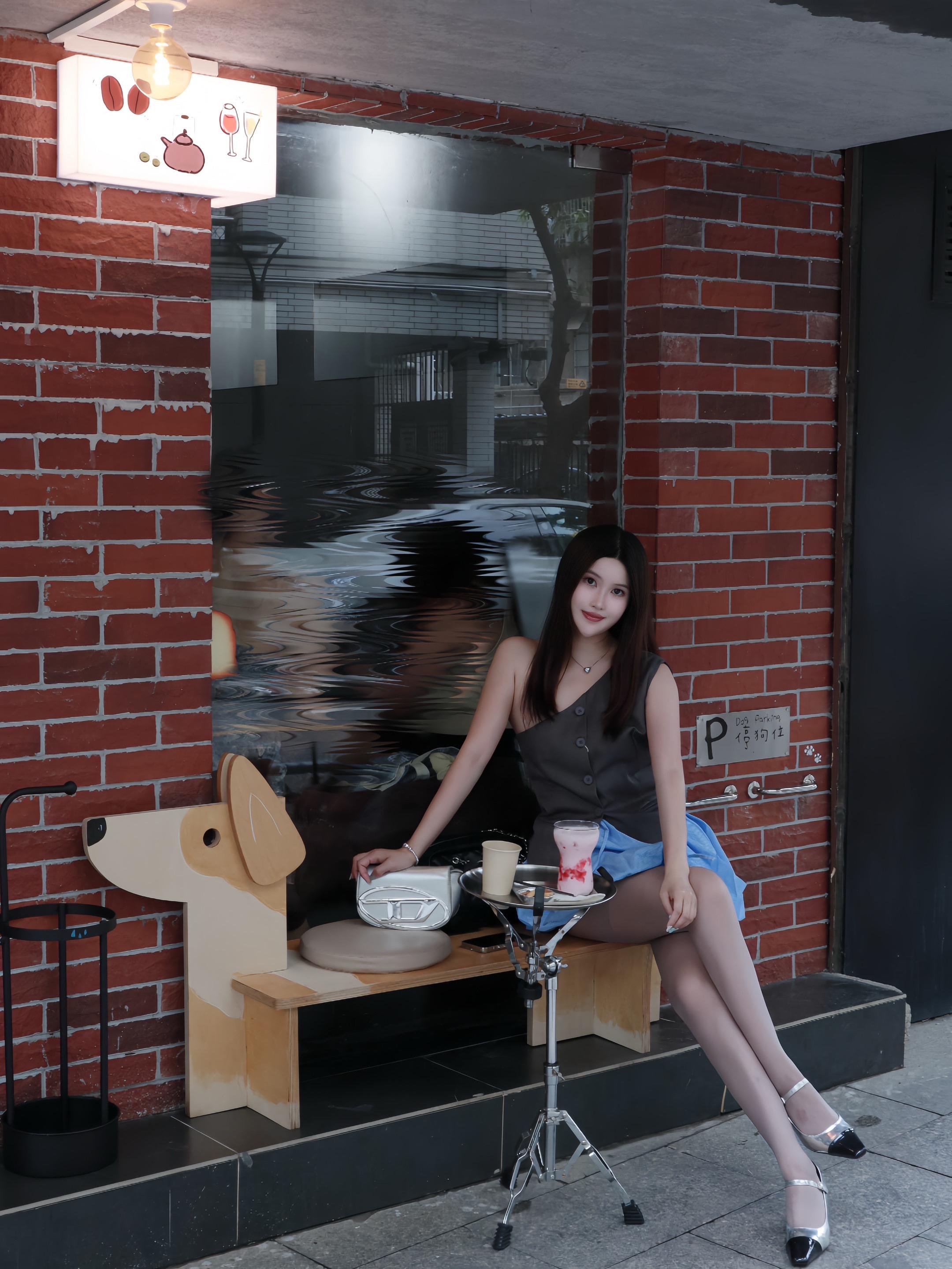 今天当一日欧尼（姐姐）☕。撸撸小狗，怎么那么可爱呢🐶