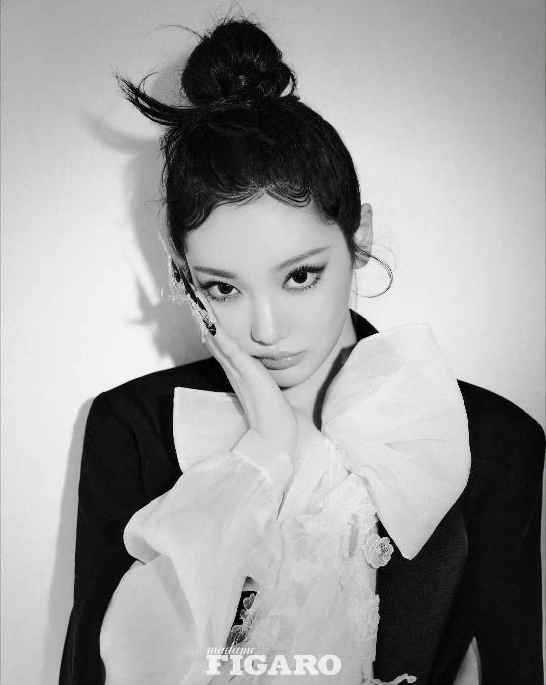 宁艺卓费加罗杂志24小时销量41323，销售额2066150，创费加罗女艺人历代