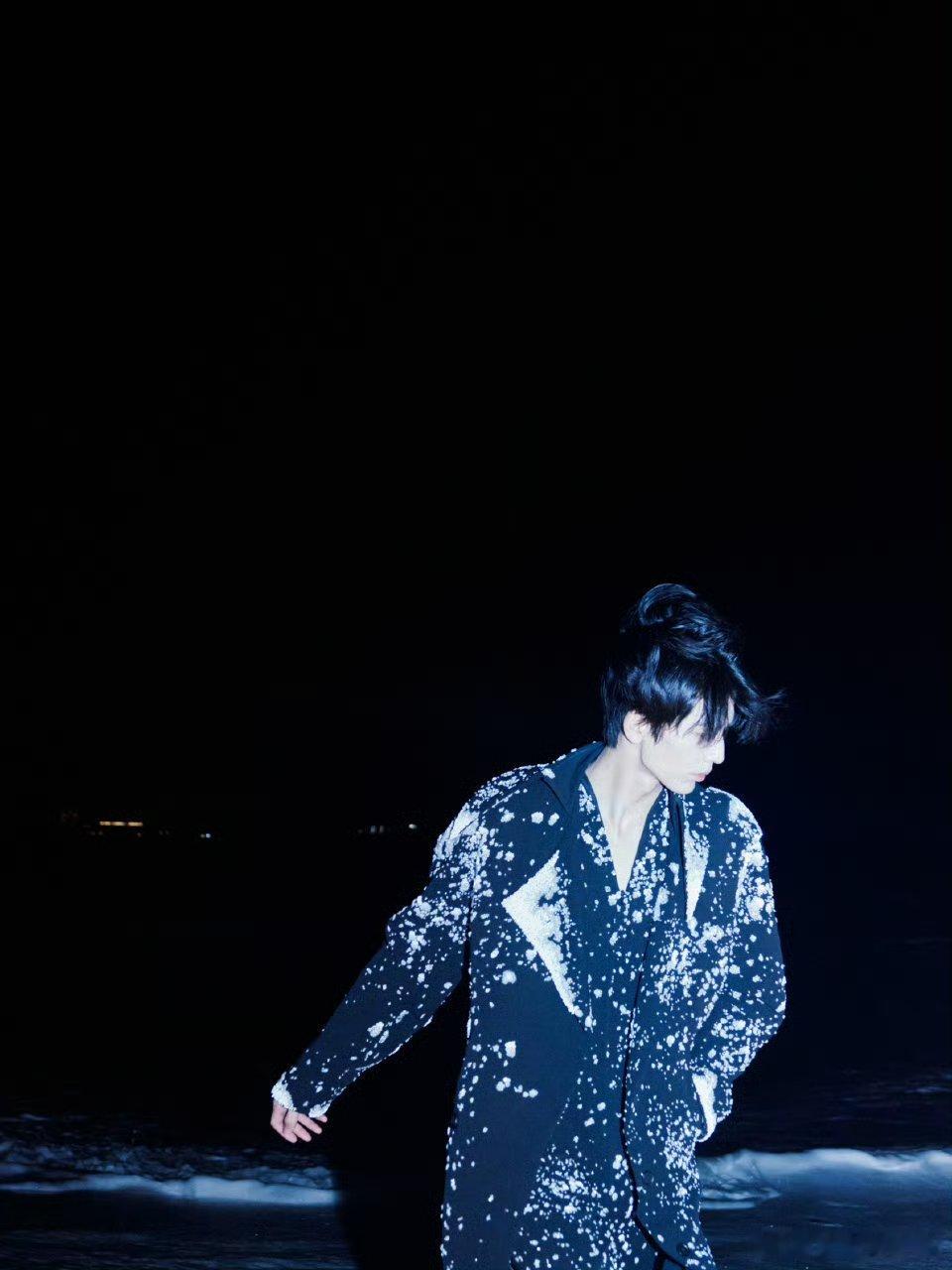 张凌赫elle盛典出图🈶 这个灵鹤帅的不一般啊 好像海洋之星谁懂[污][污][