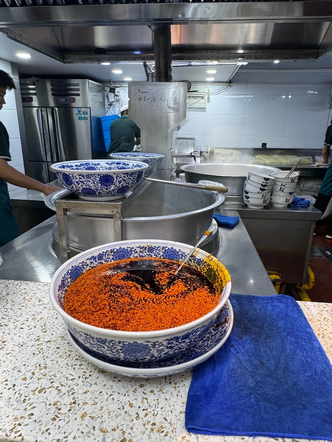 睡了一个半小时爬起来吃兰州牛肉面🥢  ​​​