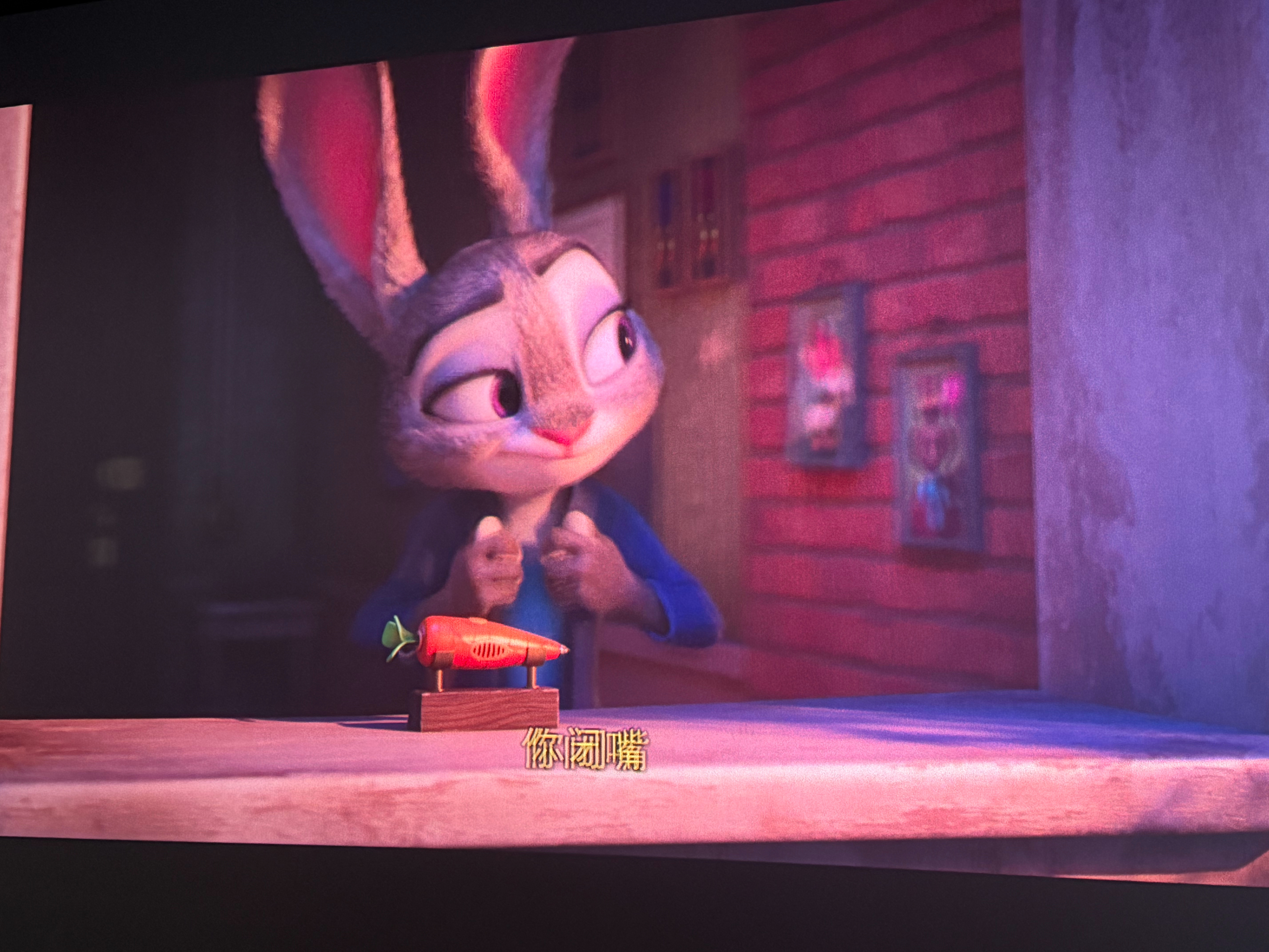 疯狂动物城3 大家是没看最后的彩蛋吗？尼克修好了录音笔，并留言“love you