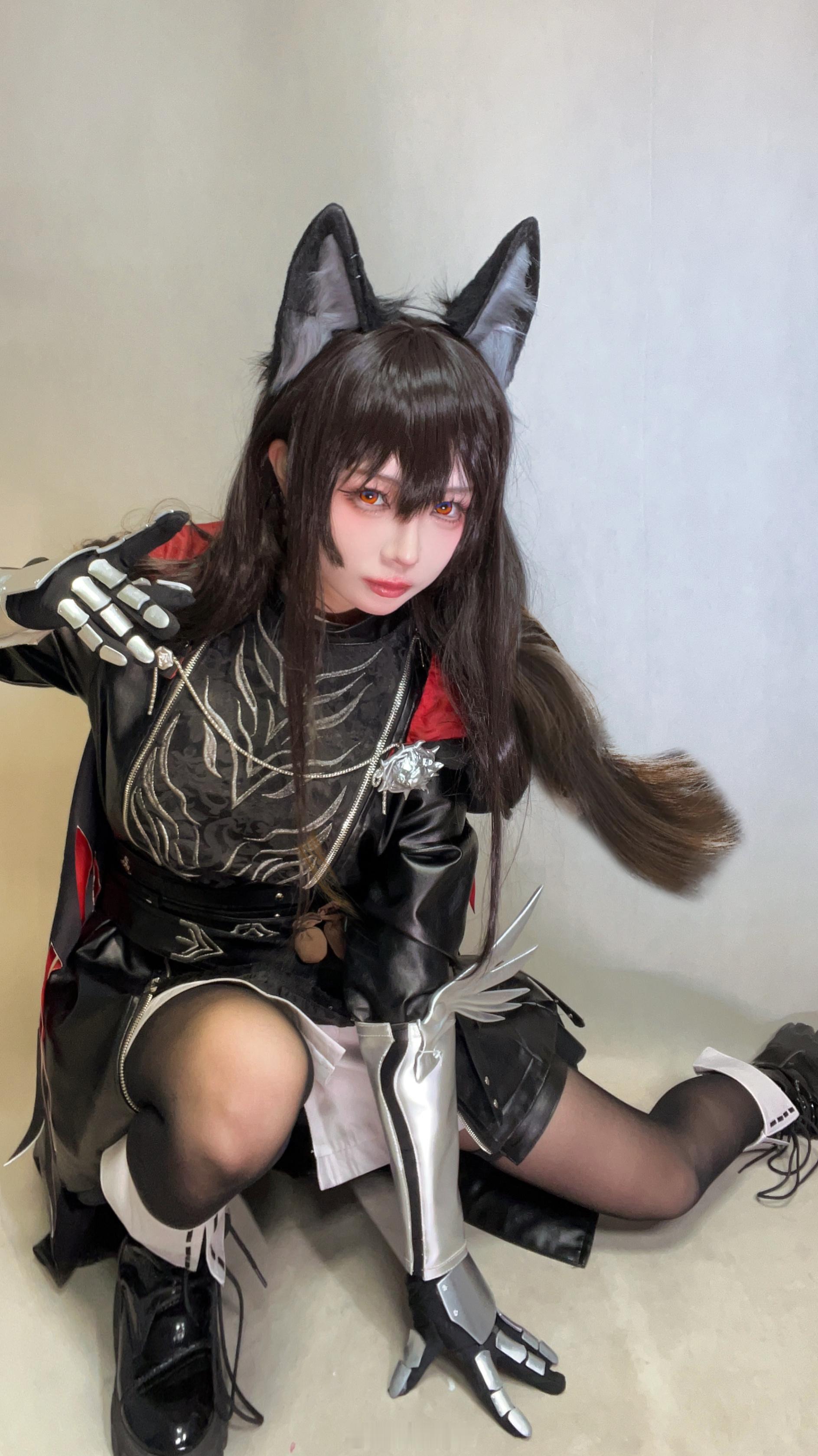 #明日方舟[超话]##二次元cos大赏##cos# 【剑 雨 滂 沱 ！】   