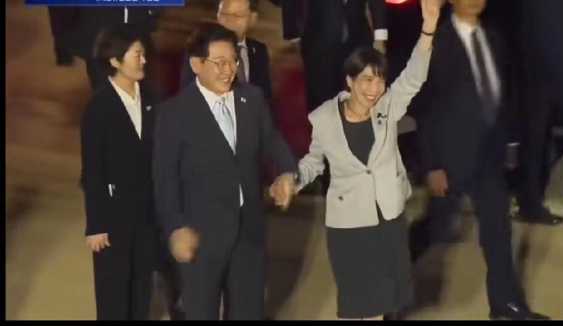 高市早苗邀请韩国总理李在明去日本泡温泉，李在明脸上乐开花。泡温泉真是一个好主意，