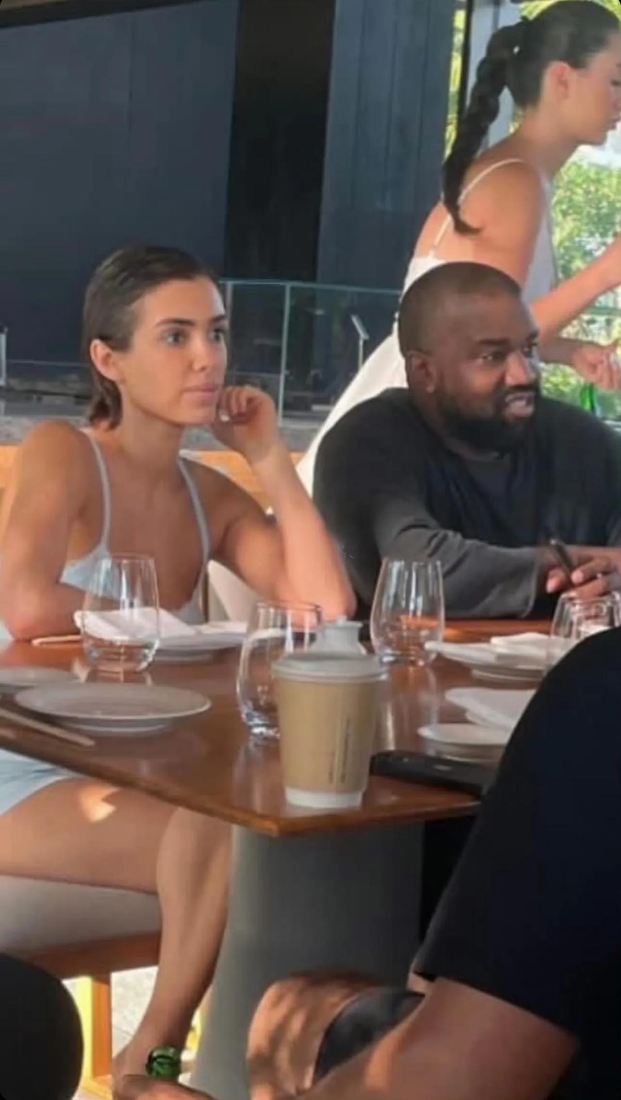 侃爷的女友Bianca大变身！裤袜换上了超短裤！

侃爷的女友Bianca原来可