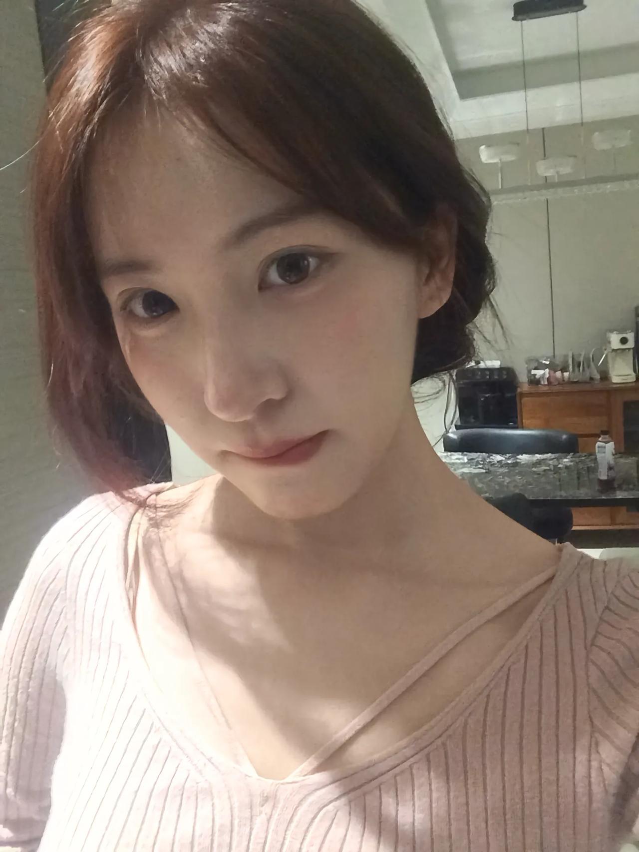 以后你湿湿的头发和眼角的泪
都由我来擦 好不好