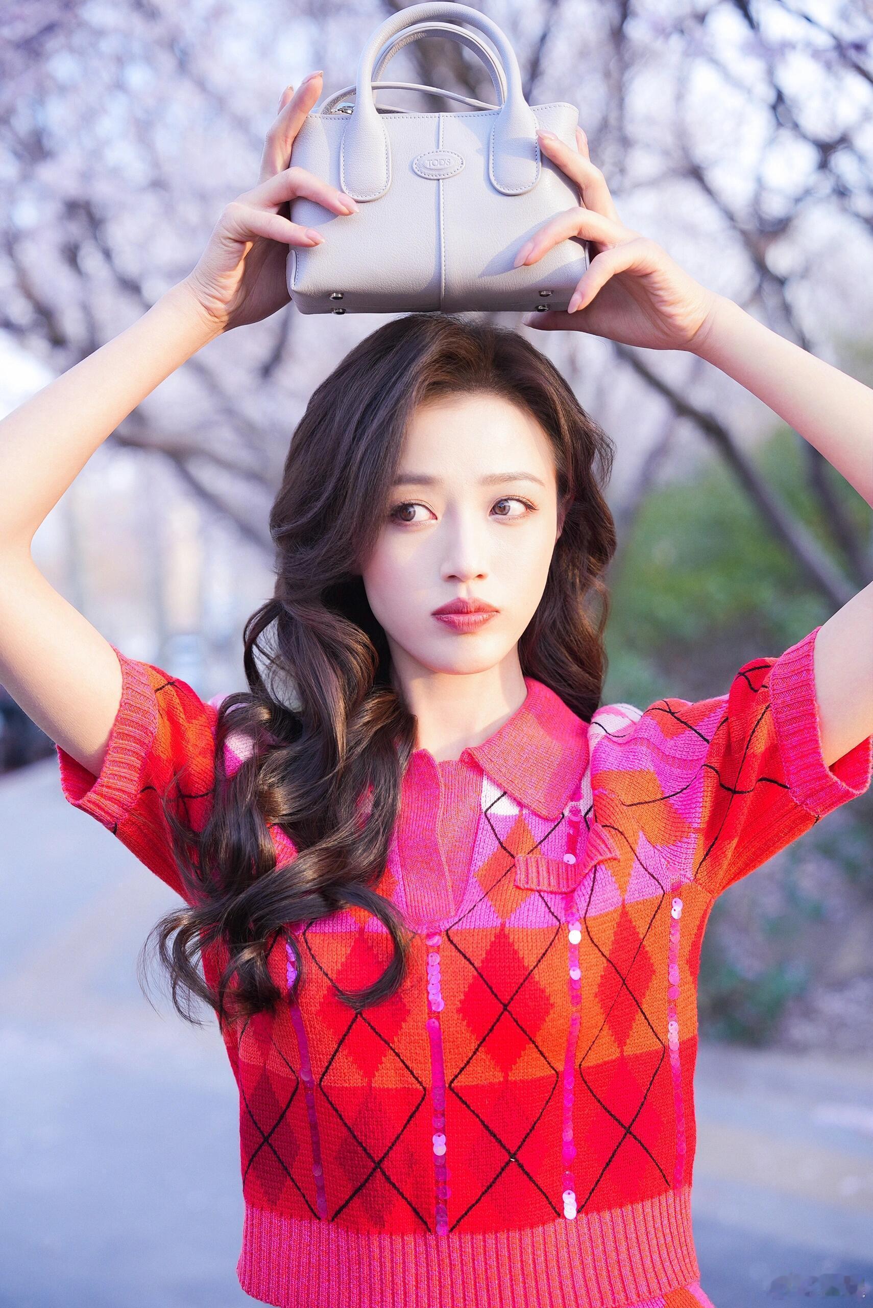 王秀竹 🌷 春日针织套装穿搭，明媚愉悦，优雅出众 ​​​