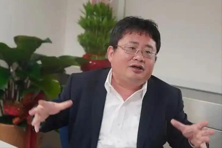 喝着中国奶长大却搞台独，这样的白眼狼该揍！

这话说的就是矢板明夫。

这人在台