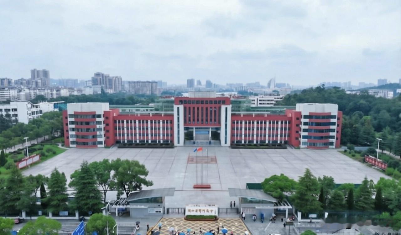 鄂州高中考生跻身全省前20名，成绩屏蔽！母亲难掩激动，孩子从容淡定
 
2026