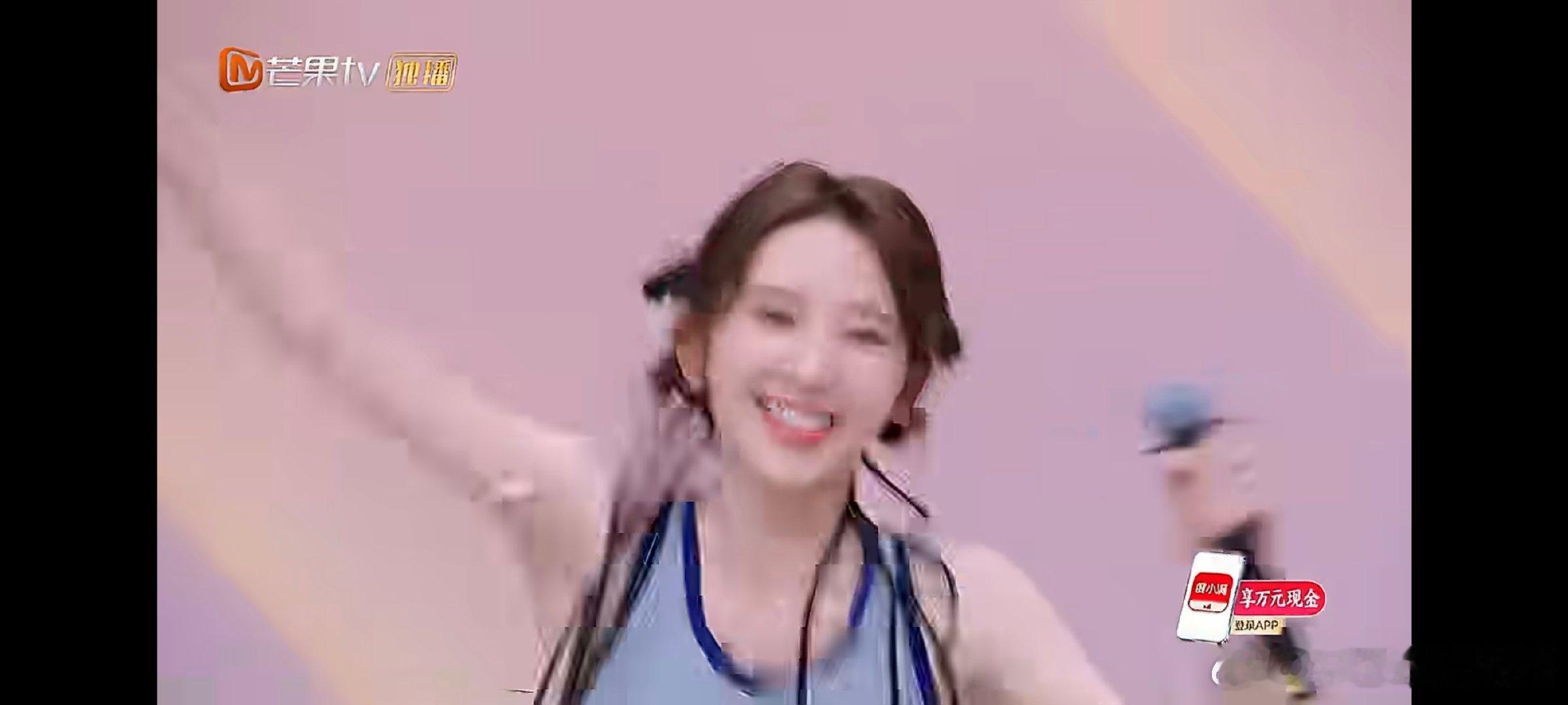 唐艺昕唐艺昕被老师夸到弹射唐艺昕在三公小考里的唱功直接得到了导师赵兆的专业认可，