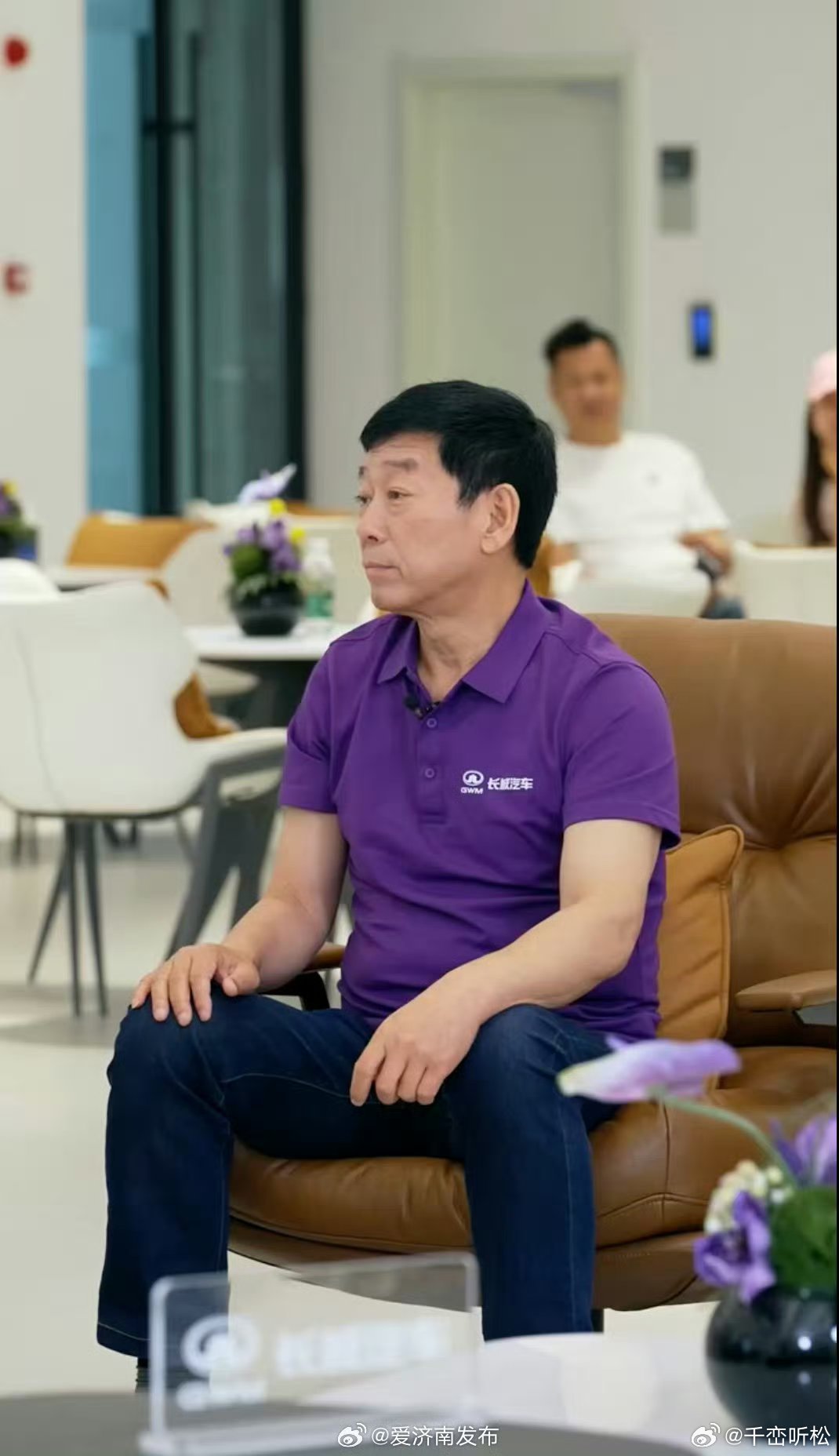 魏建军把为你放心刻进V9X跳出传统亮相的固有模式，亲自走到车主身边跟进每一个环节