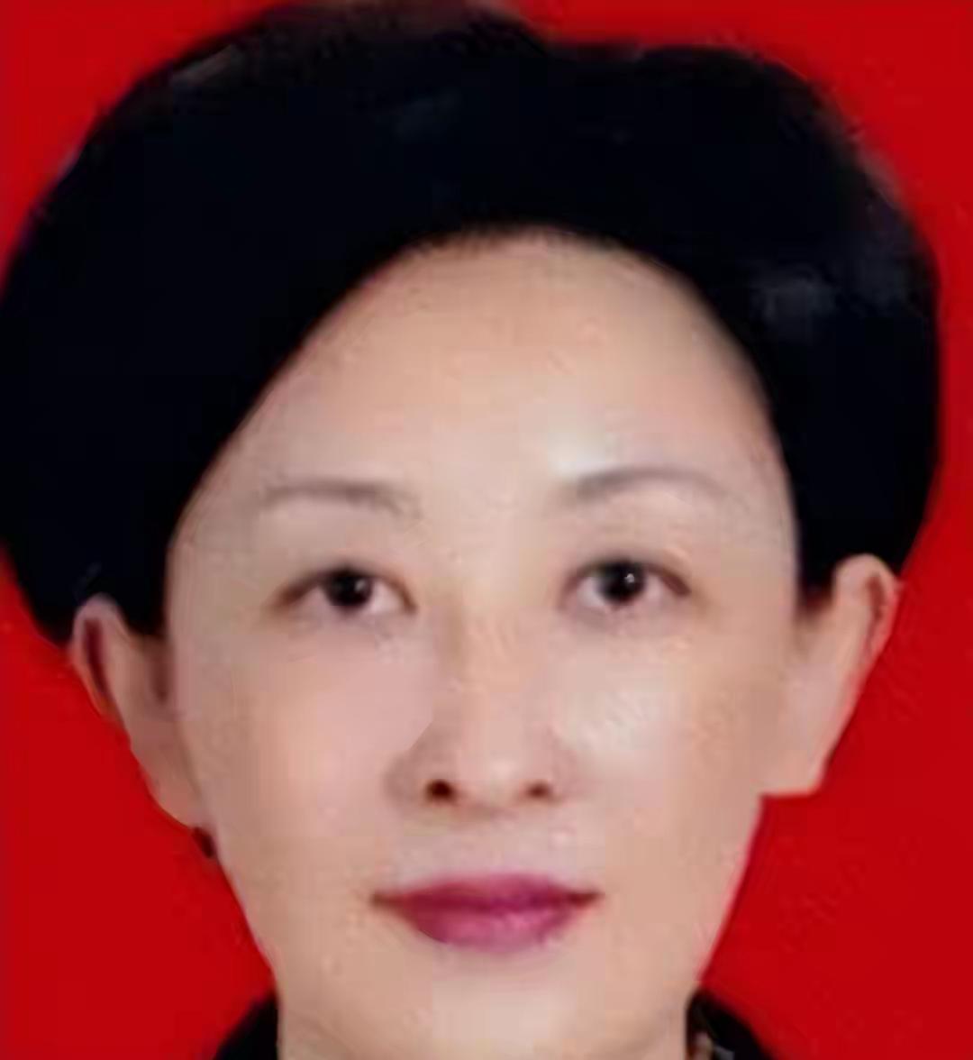 又揪出来一个巨贪，金额高达9.7亿，首富夫人郝斌跨境逃亡失败了
 
郝斌这人，本