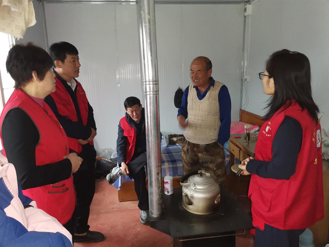 兰州岳研会新班子成员节前赴榆中慰问洪灾受困户，献爱心传递爱心暖意
 
记者王志俭