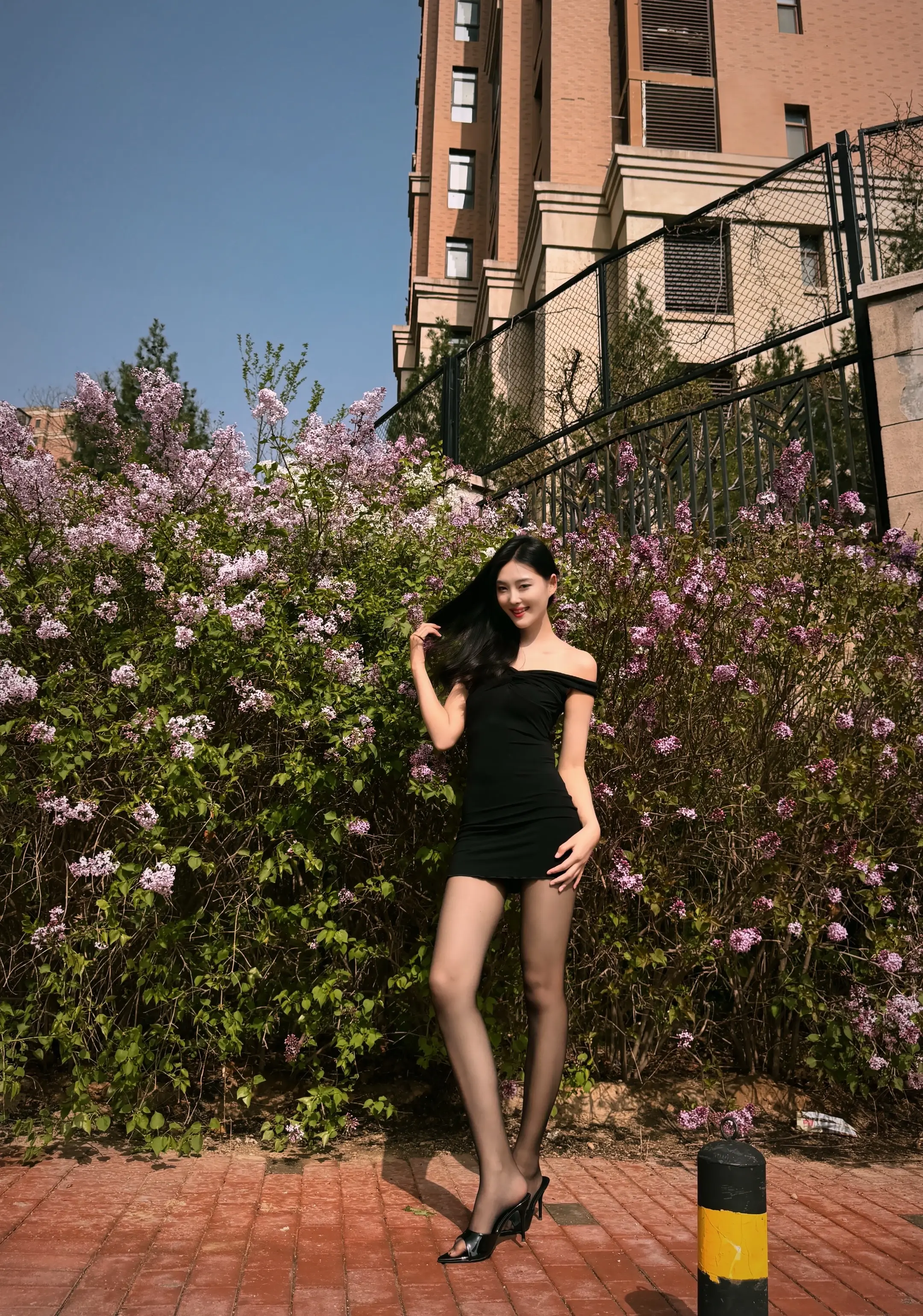 那个女孩  留着长长的头发