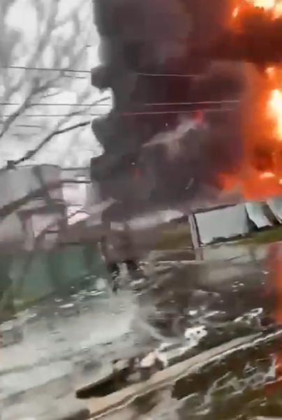 【‼️在敖德萨，储存植物油的油罐着火了——油正泄漏到道路上。】Allseeds 