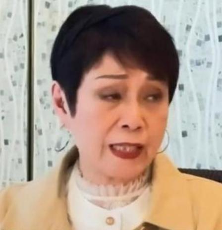 前TVB女星陈嘉仪放弃抢救老公遭儿子责怪一事近日引发关注。
2019年，陈嘉仪的