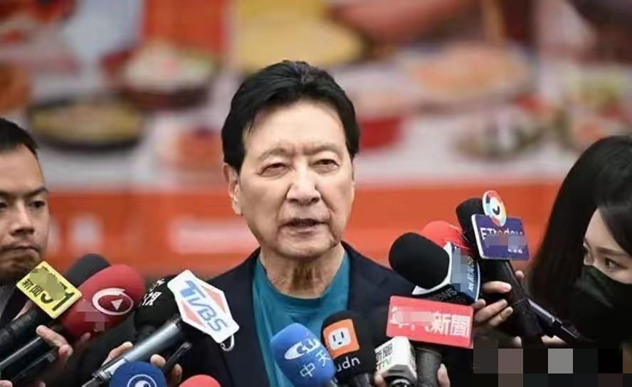 沈富雄当场批评赵少康格局小，他在“少康战情室”当众多嘉宾的面，怼赵少康说：如果郑