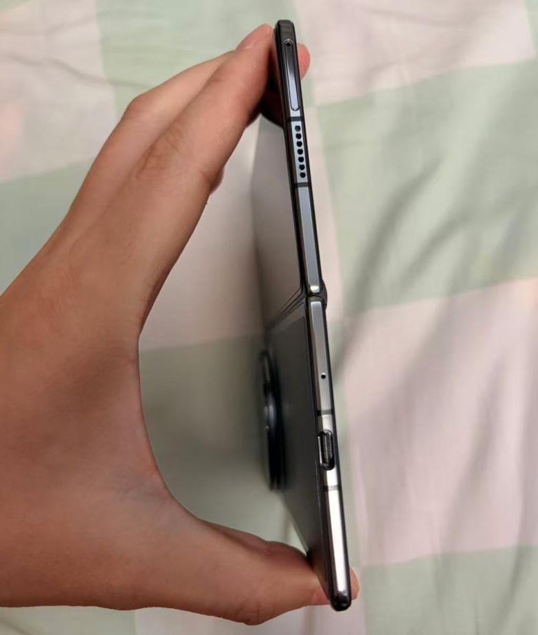 刚瞄到出自己的起售版vivo XFold5手机，虽然是起售版，但其实各方面也还不