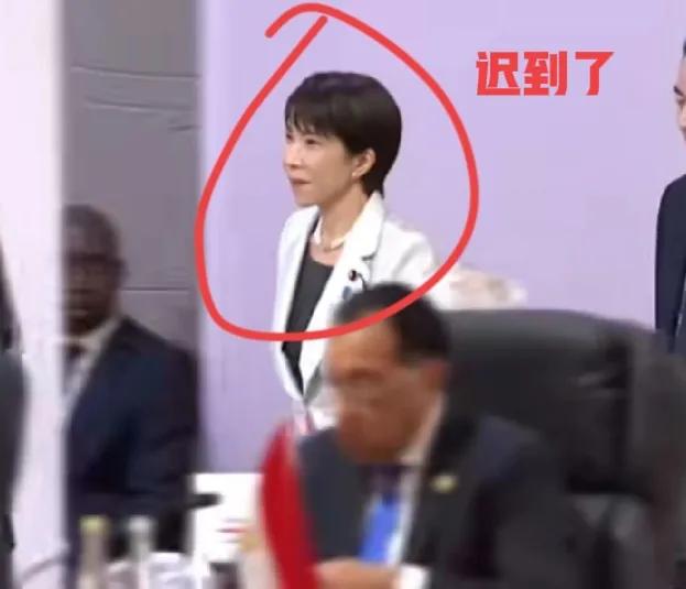 高市早苗icon这次装大了，南非G20会议，她竟然姗姗来迟，11月22日，她晚到