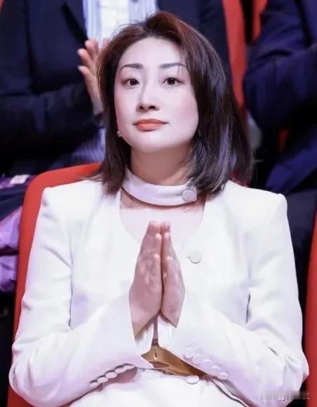宗馥莉和杜建英闹来闹去，有可能是双方利益一致，都需要否定信托，因为家族信托是为了