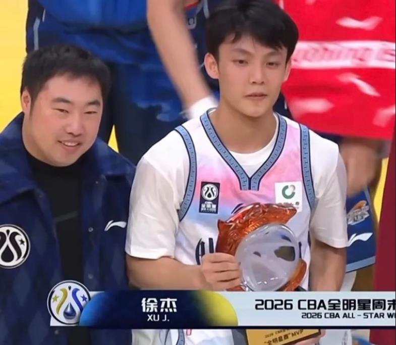 徐杰怎么了？刚刚在全明星赛上大放异彩得到35分，拿下含金量极高的全明星赛MVP，
