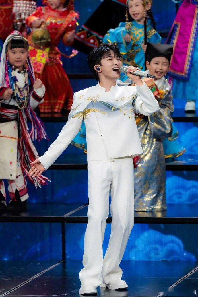 【周深吉量歌舞类节目收视TOP2】周深吉量叫好又叫座周深  2026马年春晚圆满