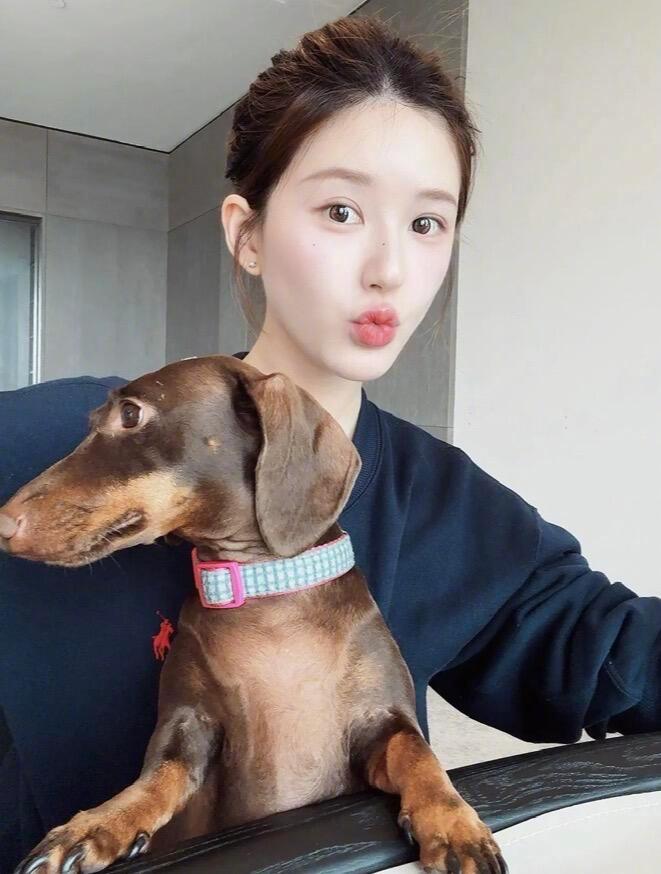 赵露思自由点是真的！本来小道消息透露出来还隐隐约约的不敢相信，自由点除夕海报直接