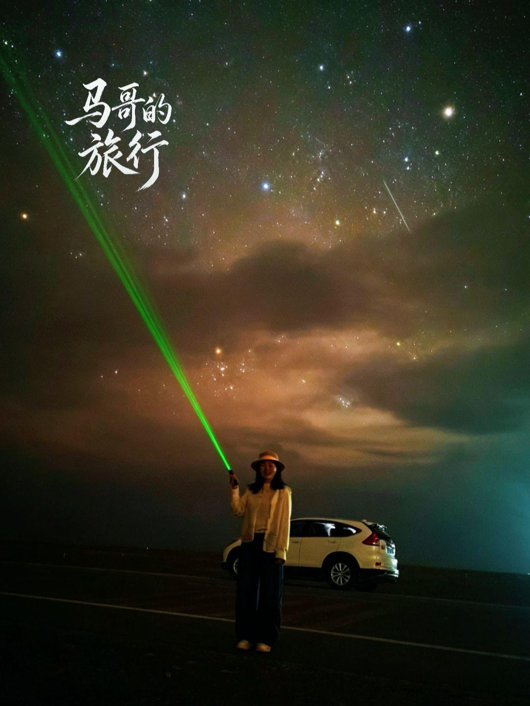 这里是甘肃敦煌玉门关遗址。沉寂近1700年的关隘之上，今夜星空格外璀璨。作为敦煌