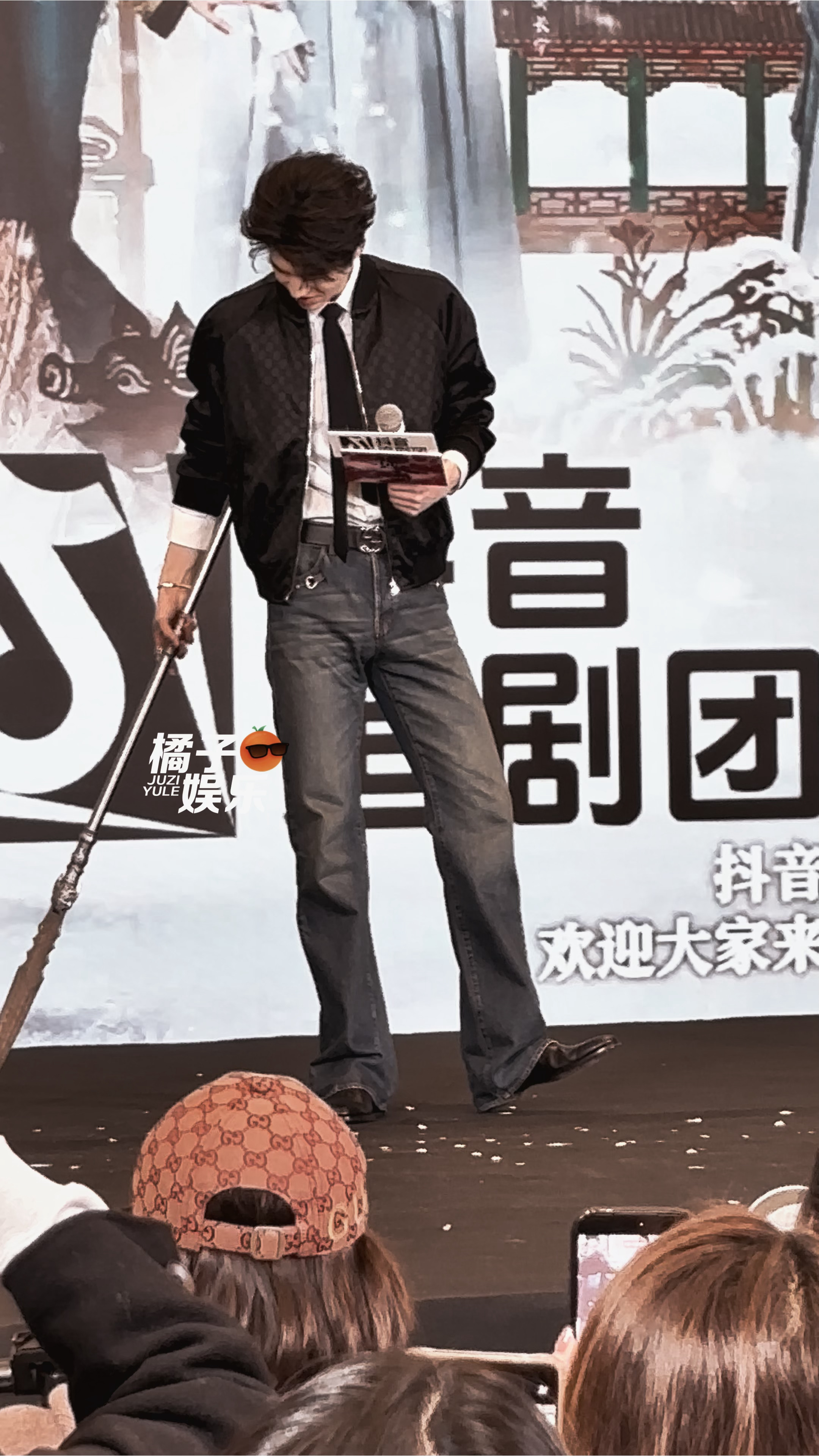 跟不懂190宽肩窄腰大长腿身材比例的人没话讲张凌赫身材比例逐玉追剧团