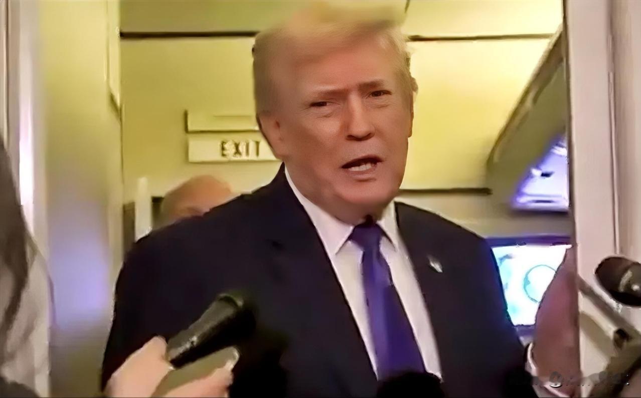 记者:“你今天早些时候删除了一个社交媒体的帖子，白宫方面说那段视频是一位工作人员