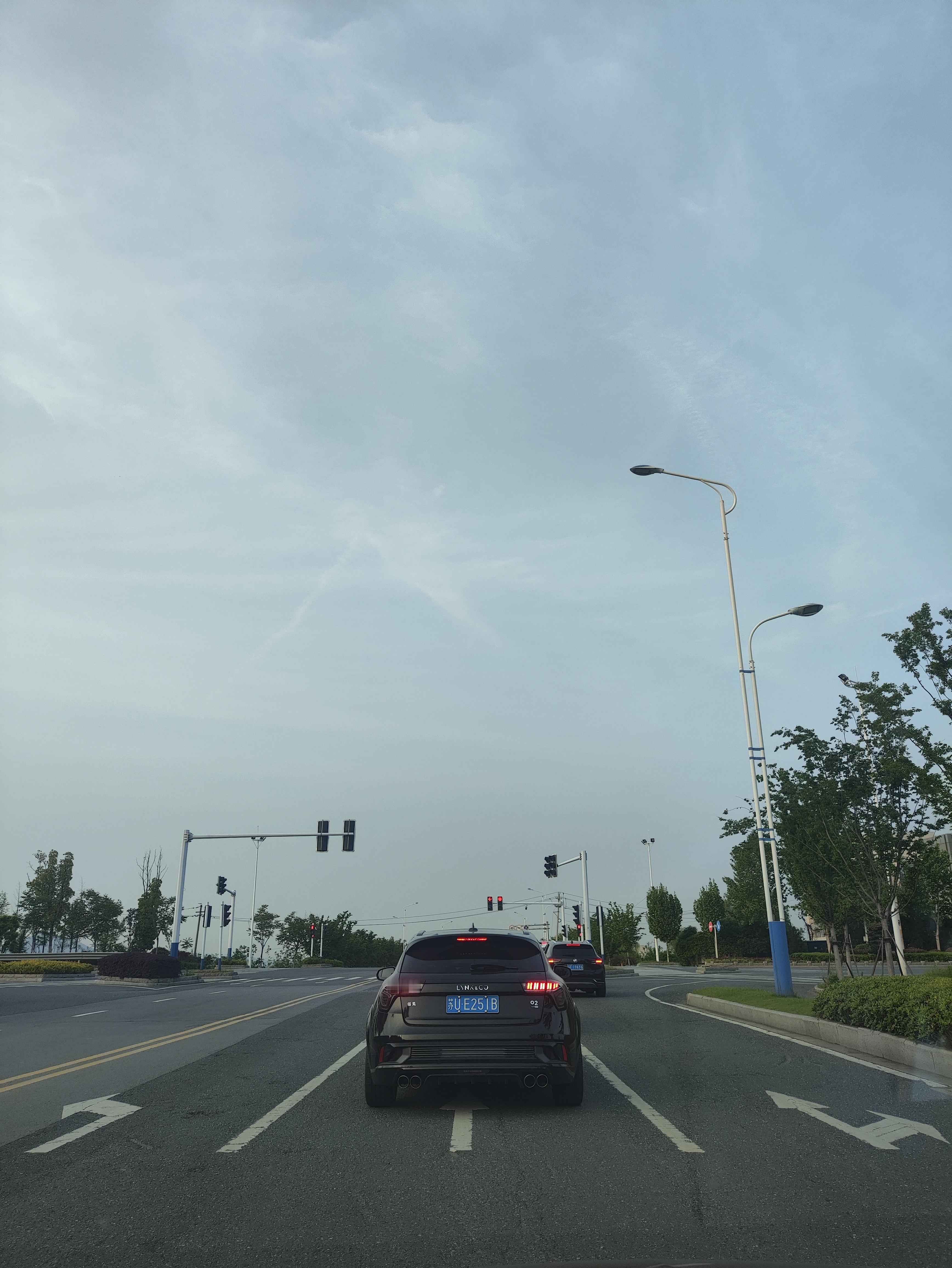 低趴过的领克02真TM帅