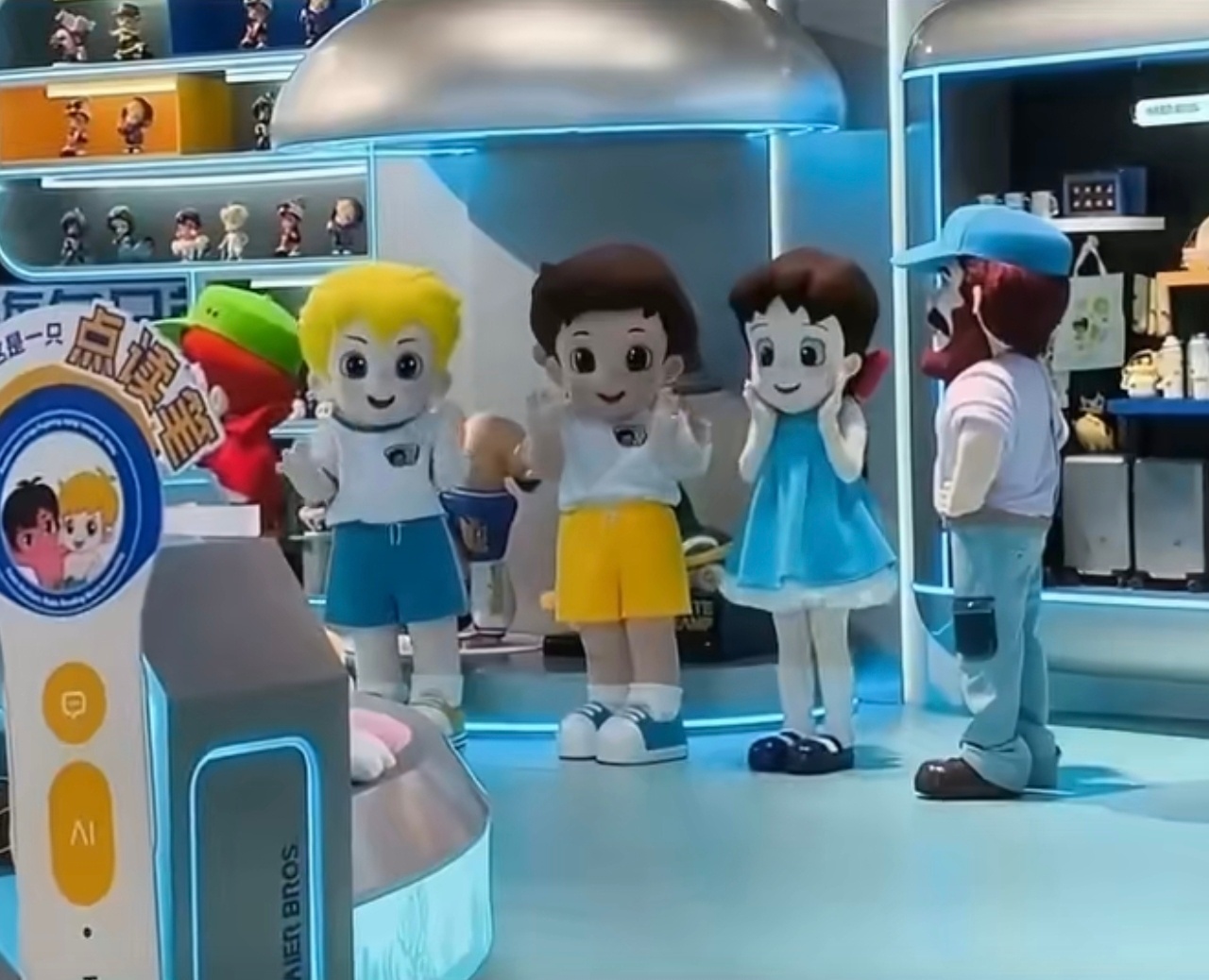 海尔兄弟家族亮相上海 经典IP之所以能成为经典，正是因为它承载了集体的记忆与情感