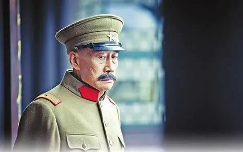 1875年，一个注定要搅动半个中国的男人，出生在辽东一间破土屋里。他叫张作霖。