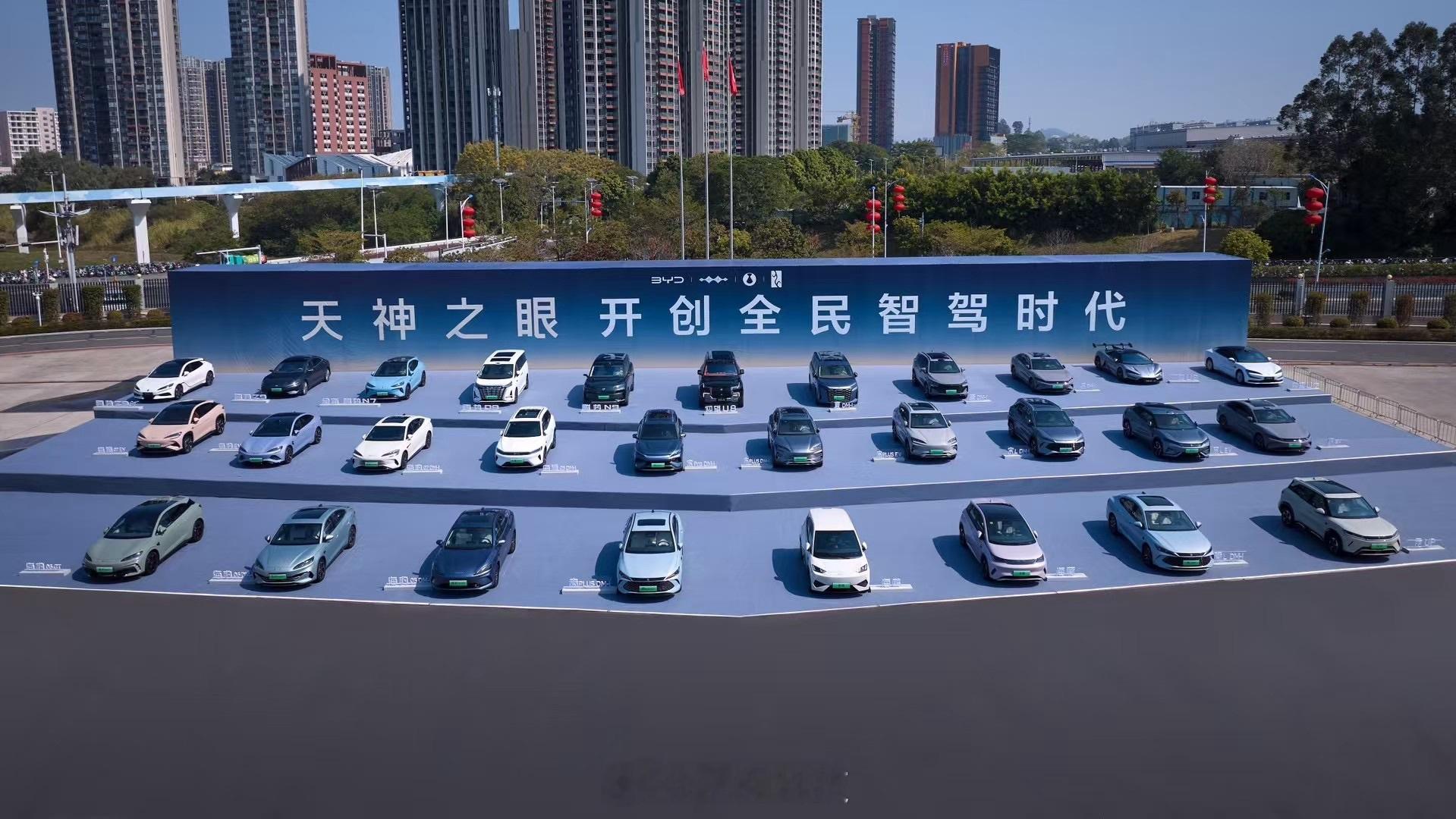 2025年4月，比亚迪在智驾辅助车型市场一骑绝尘。其智驾车型单月销量213325