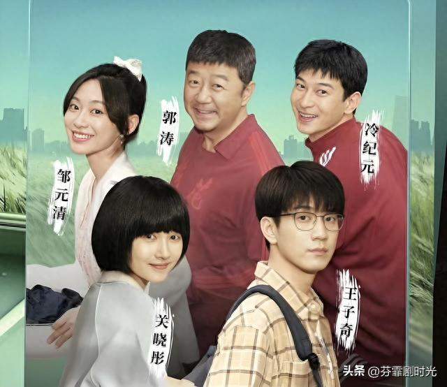 她是闫妮女儿，6岁父母离异13岁留学，凭“路人脸”演活曹思