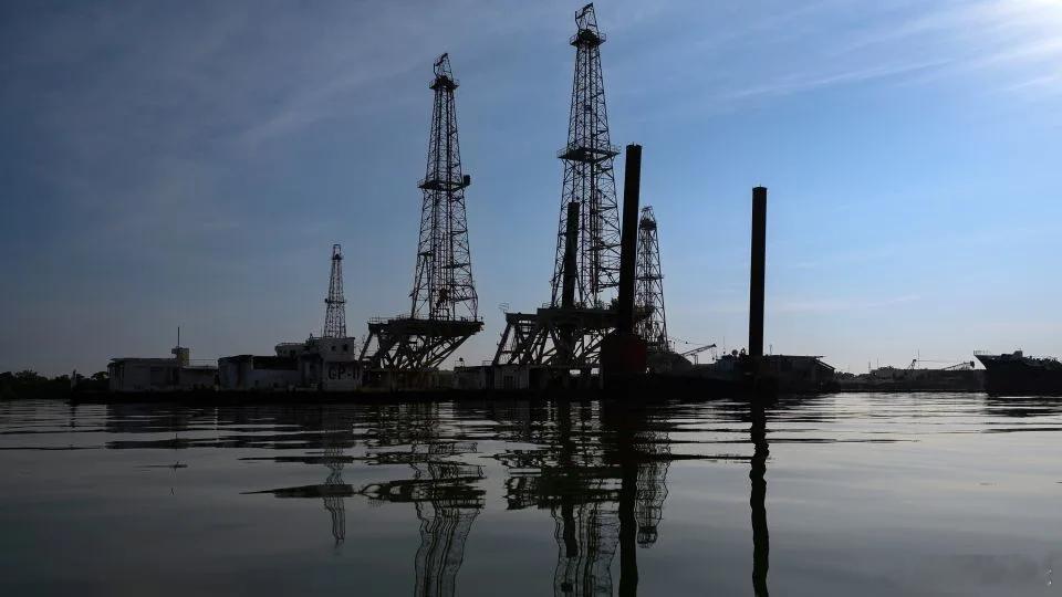 【特朗普称美国正在控制委内瑞拉的石油储备，这意味着什么？】（CNN）美国总统唐纳