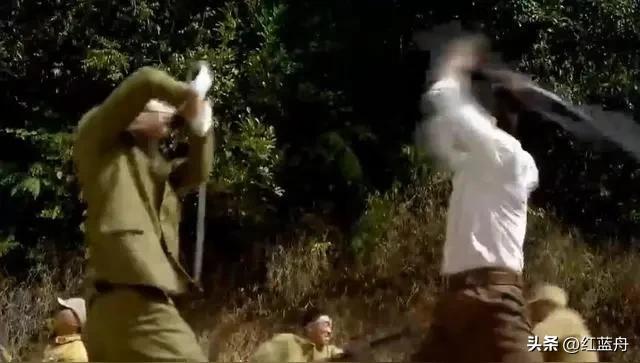 一个人的阵地，一个人的冲锋

       一排排鬼子头顶钢盔，端着明晃晃的刺刀