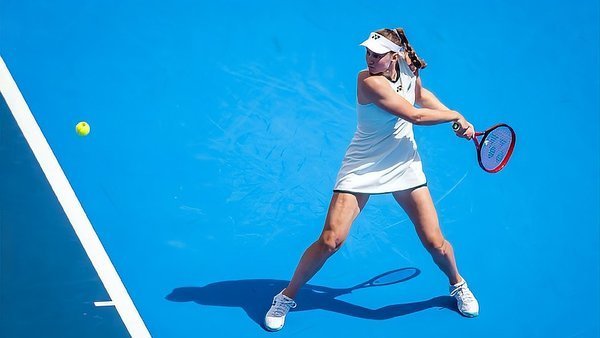 莱巴金娜连续9站1000赛跻身16强8月18日凌晨，莱巴金娜在WTA1000辛辛