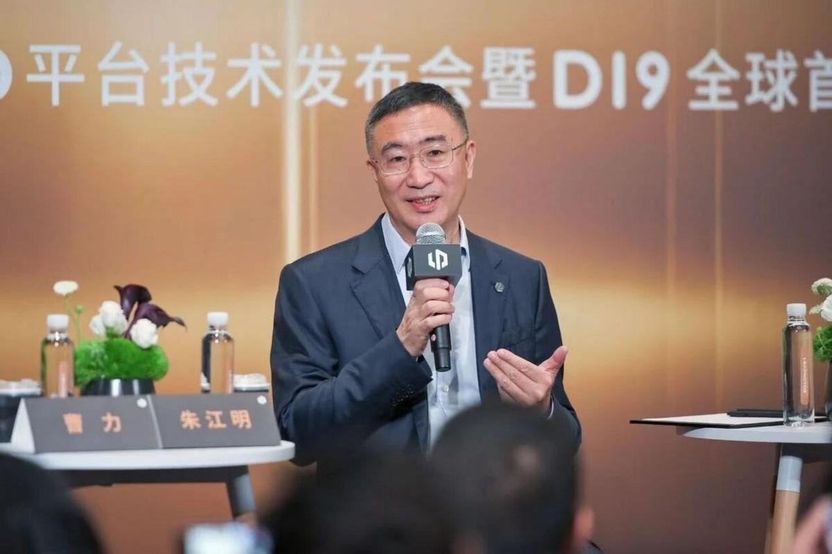 谦逊、低调，零跑创始人否认品牌新势力一哥身份。
 
近日，零跑汽车创始人朱江明接