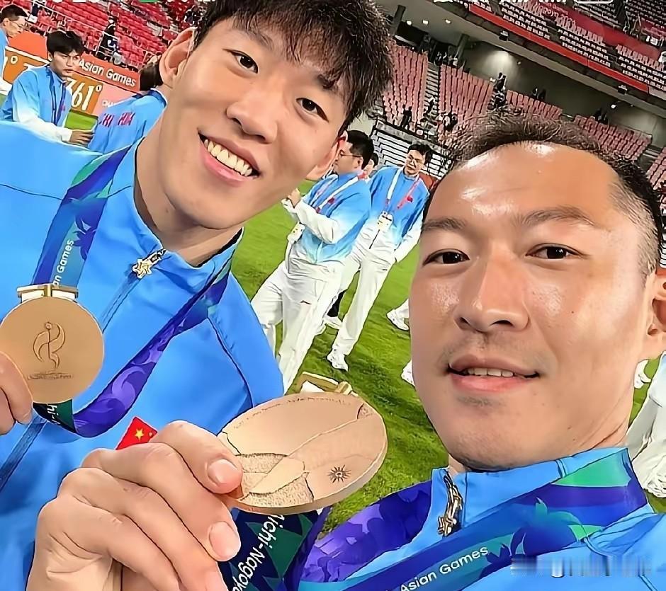 张玉宁+朱辰杰:亚运拿铜牌后，一切罪孽只能让国家队队友背了
本来大家都以为被抽调