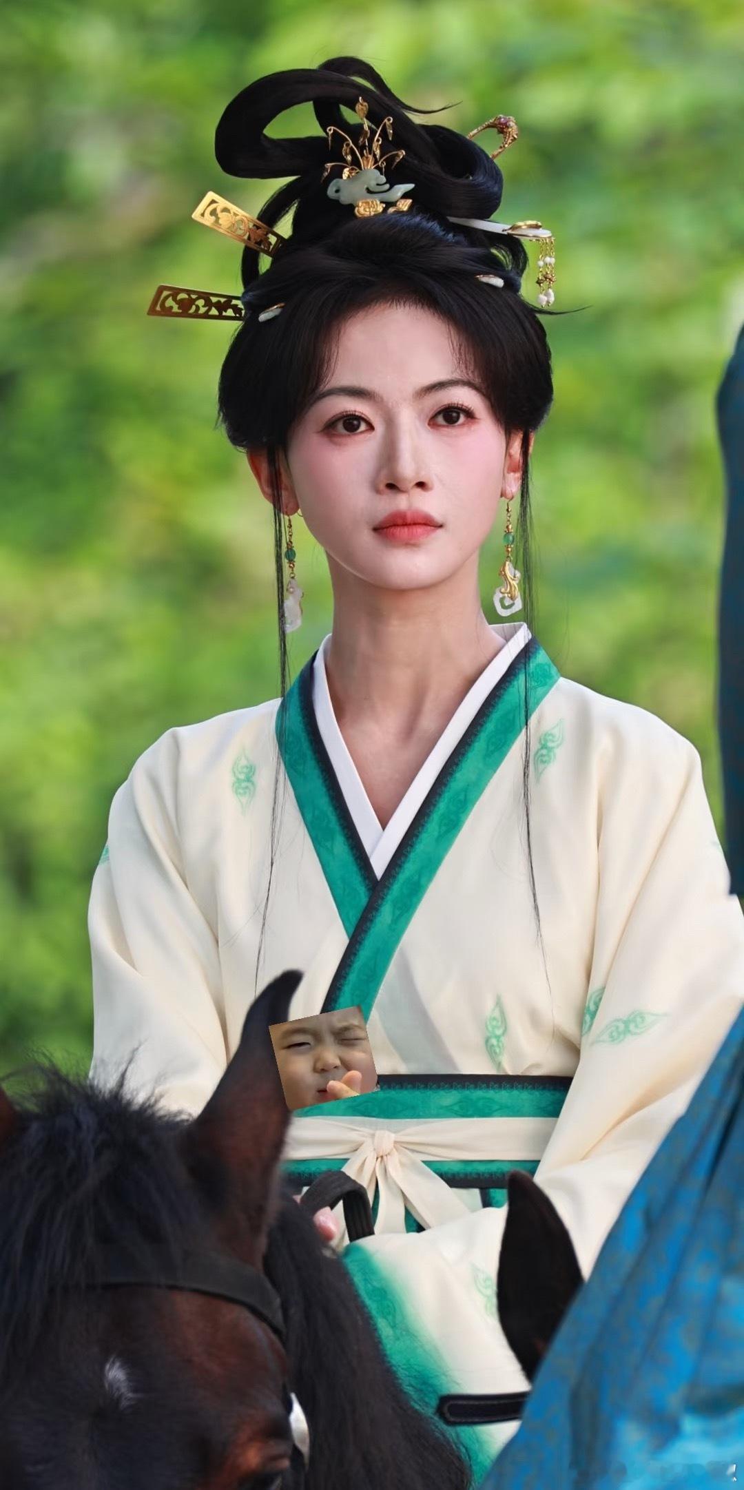 吴谨言绝美近距离生图，仪态状态夯爆了 