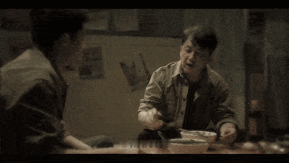 潘粤明新剧流的泪也有王鹤棣一份老何这眼泪流得值，那是给兄弟一个交代，也是给自己这