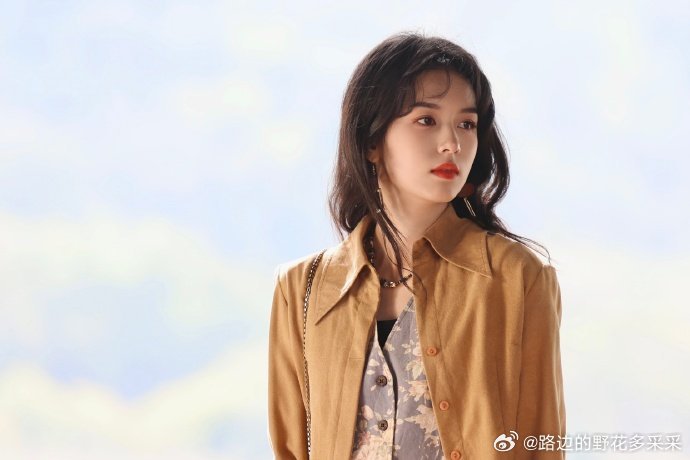 周也这条真的不是求婚视频吗周也换装跟我求婚 百变晓兰上线～周也这哪是出街诡秘换装