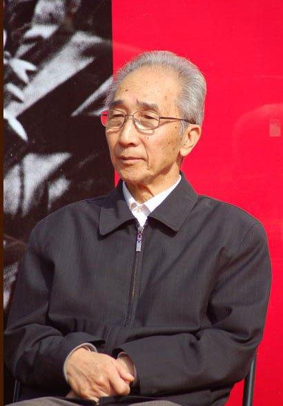 开创油画民族化道路，风格高度定型褒贬两极的新古典主义泰斗靳尚谊
 
靳尚谊，19