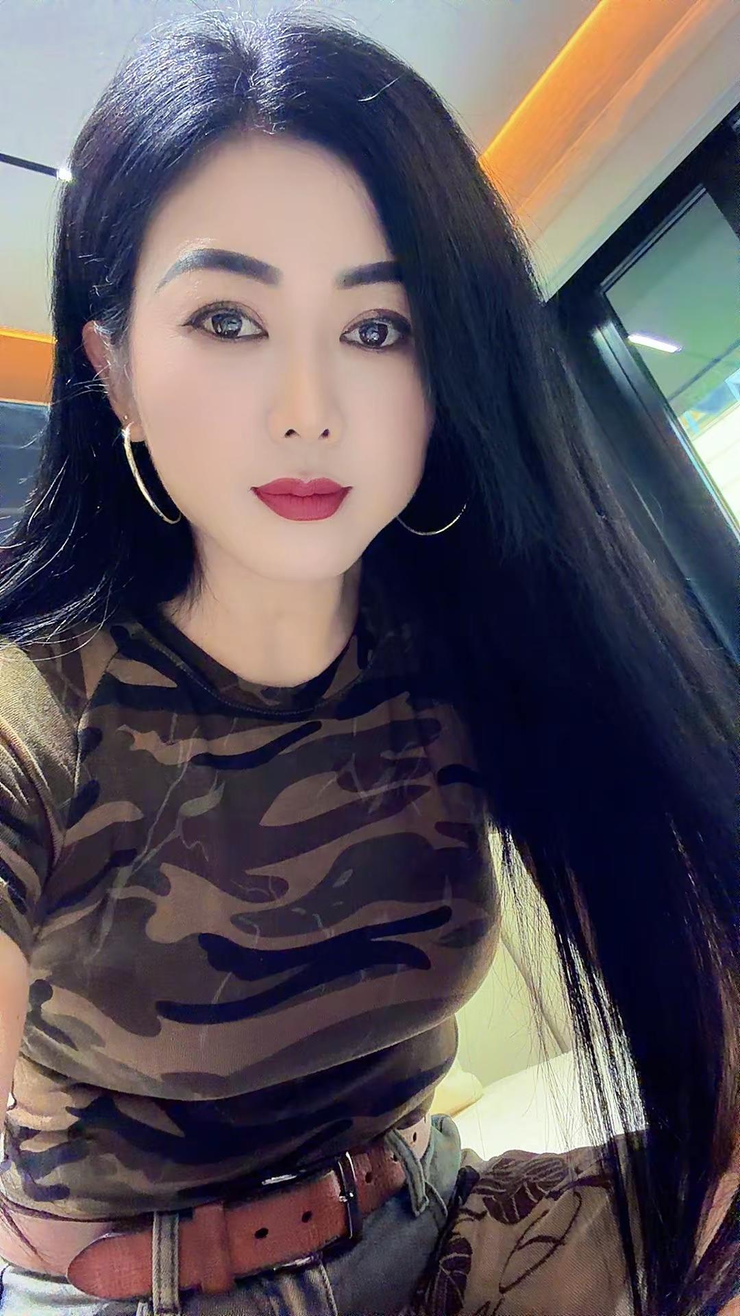 张国荣曾说：爱确实是有洁癖的，它可以不问过往，但开始后就不能有瑕疵……