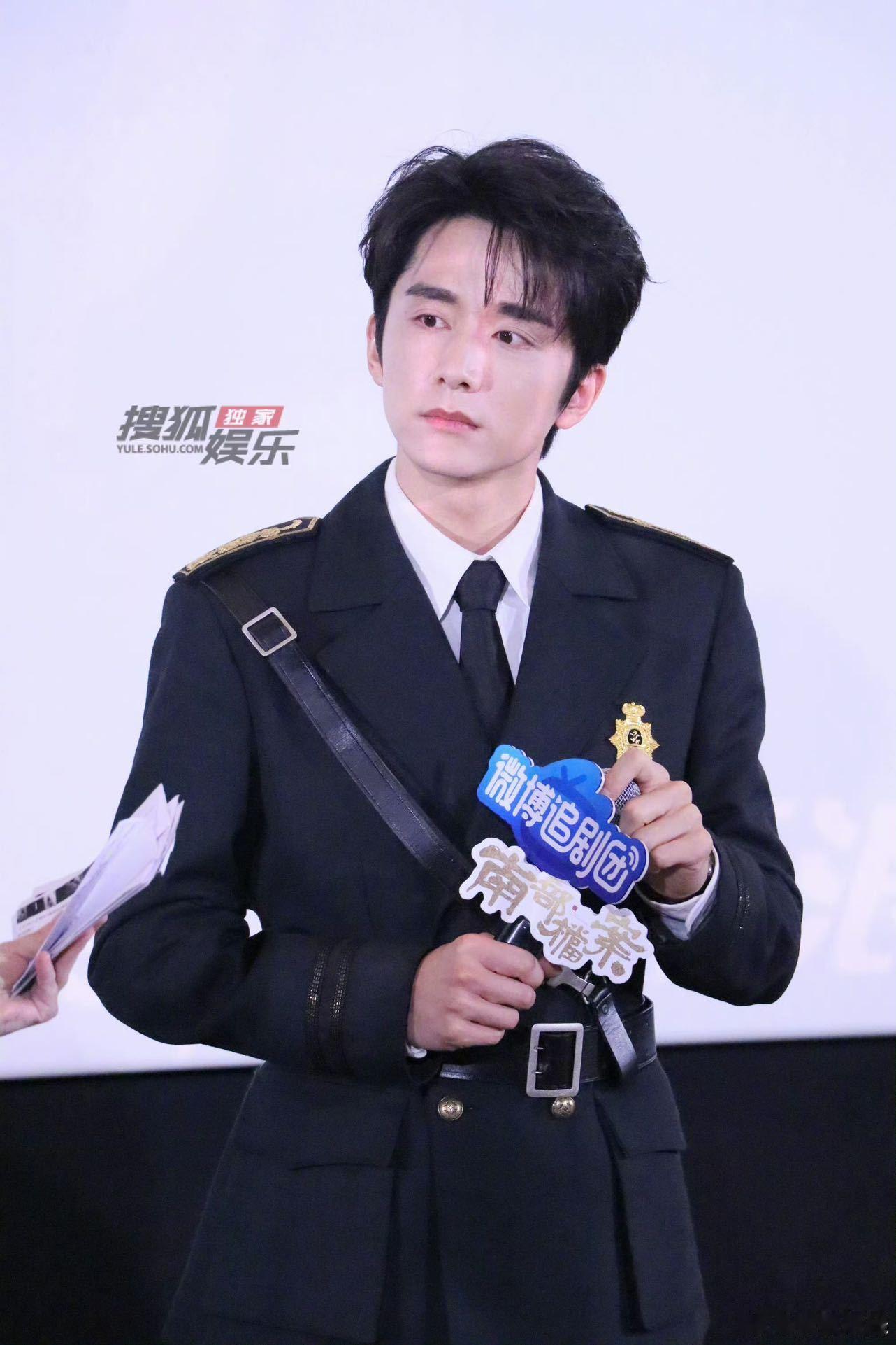 张新成开始翻张家族谱了 爆笑，南部档案追剧团张新成给自己取名张开怀抱拥抱了我掀起